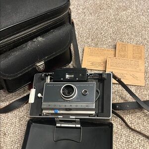 (Untested) Polaroid Land Camera Automatic 100 in Black and Silver